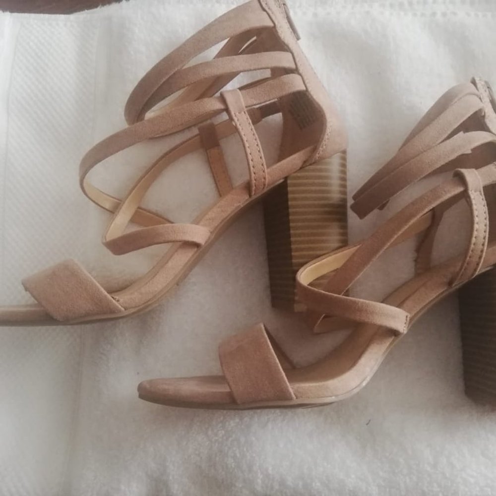 Shoes - Picture 4 of 5
